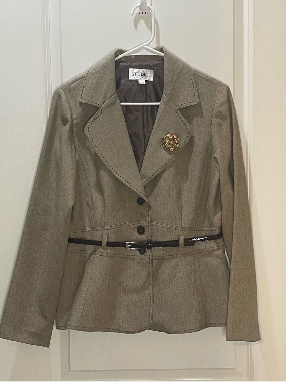 Studio I Tan Tailored Blazer with Slim Belt & Brooch 8
